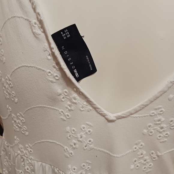 ASOS Design broderie white eyelet v neck smock dress - Picture 5 of 7